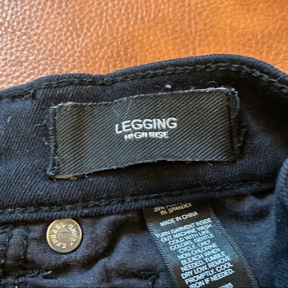 Express High Rise Distressed Skinny Jeans | Black | 00 - Picture 9 of 10